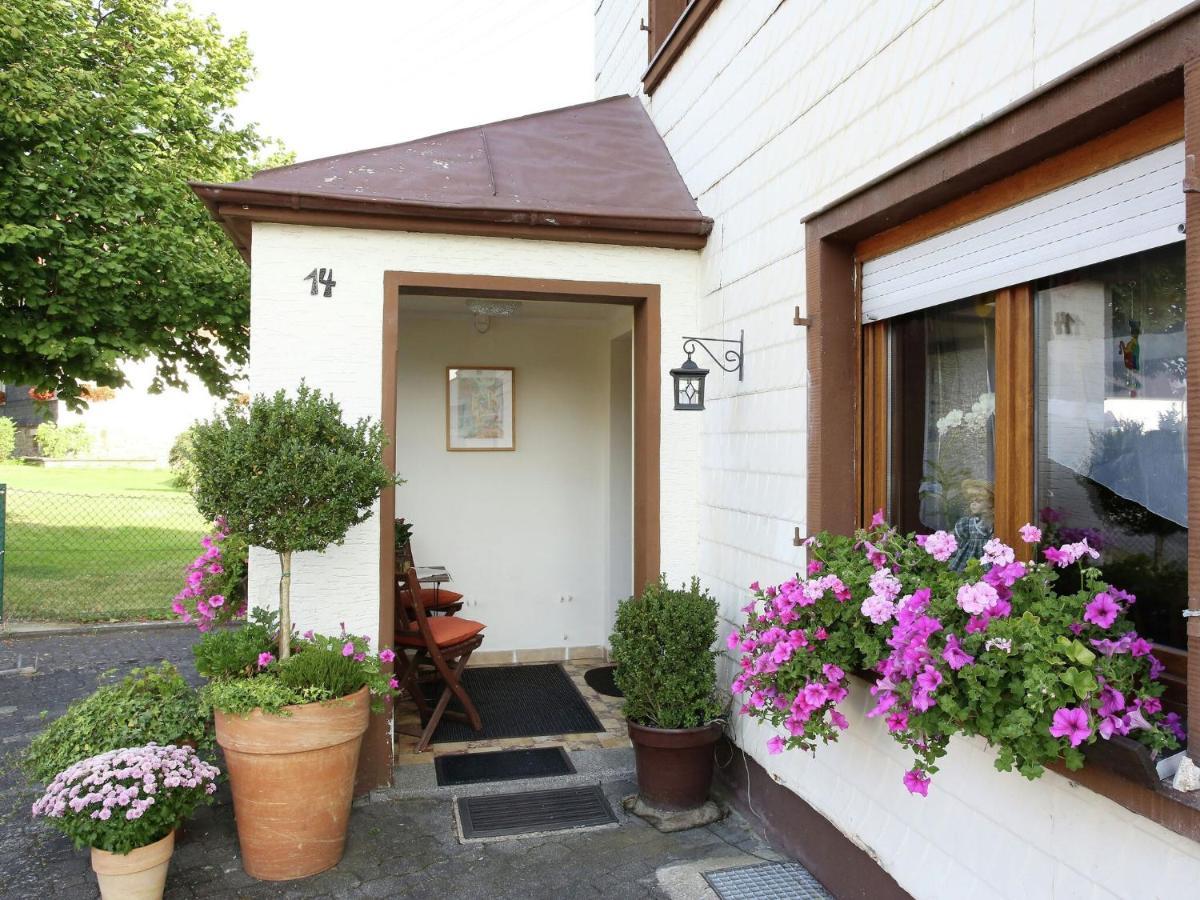 Apartment With Terrace And Pool In The Garden Pracht 外观 照片