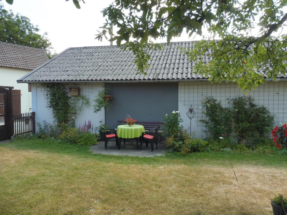 Apartment With Terrace And Pool In The Garden Pracht 外观 照片
